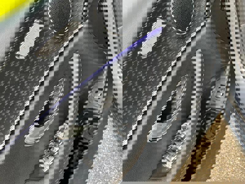 Image Mercedes-Benz 汃獡敳䔠䈠牥楬敮 200 2.0 184 Avantgarde Carplay Clim Bi-zone Caméra PA Sièges élec chauffants Bluetooth Toit ouvrant 